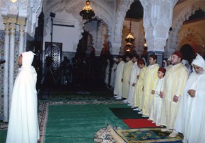 أمير المؤمنين أعزه الله يترأس إحياء ليلة القدر المباركة لعام 1434هـ أمير المؤمنين أعزه الله يترأس إحياء ليلة القدر المباركة لعام 1434هـ